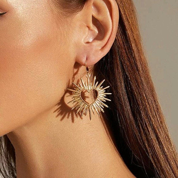 Heart shaped radiant earrings - Picture 6 of 6